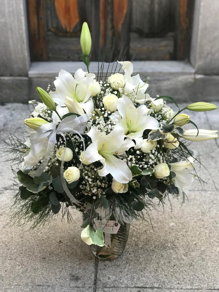 Beyaz Güller ve Lilyumlar