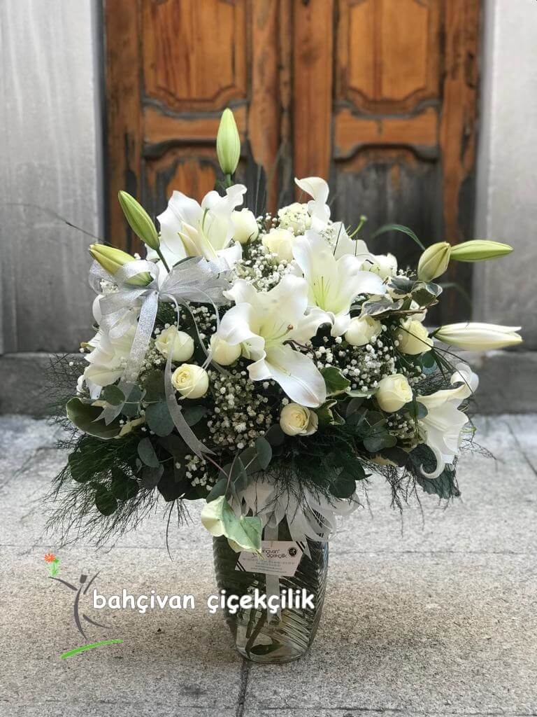 Beyaz Güller ve Lilyumlar